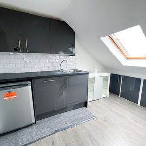 Studio Flat, Thorold Road, IG1 - Photo 2