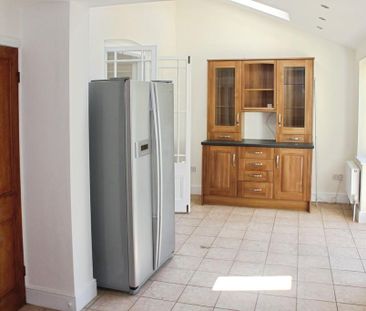 4 bedroom semi-detached house to rent - Photo 2
