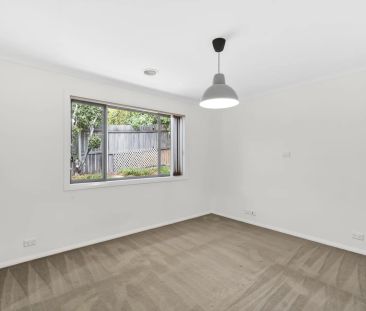 Single level , spacious townhouse - Photo 3