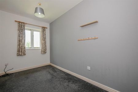 2 bedroom end of terrace house to rent - Photo 2