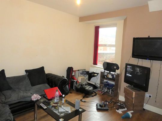 4 bedroom terraced house to rent - Photo 1