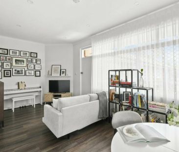 Bright 1 Bedroom Apartment ! - Photo 1