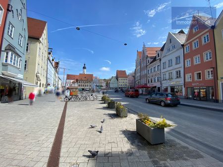 Komplett renovierte 2-Zimmer-Wohnung mit Westbalkon, Lechblick & TG-Stellplatz, direkt im Zentrum - Photo 2