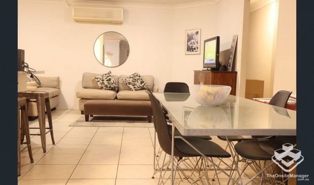 4 Bedroom 2 Bathroom 2 Car Garage Airconditioned Fully Fenced - Photo 1