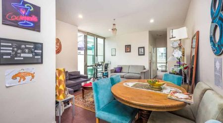 Central two bedroom apartment - Photo 3