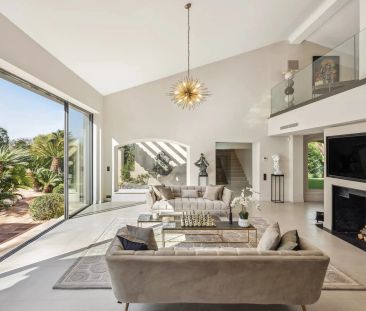 Superbe villa rénovée dans un écrin de verdure - 5 chambres - Photo 4