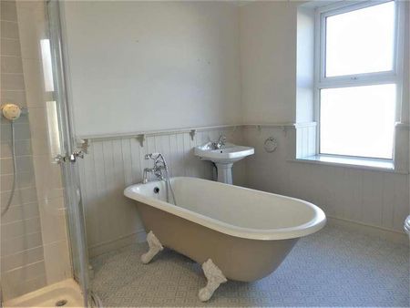 East Parade, Ilkley, LS29 - Photo 2