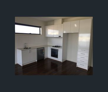 LIGHT FILLED TOP FLOOR APARTMENT - Photo 5