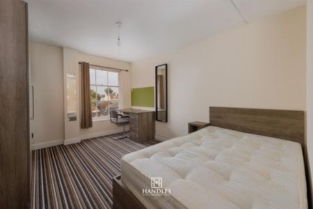 8 bedroom apartment to rent - Photo 2