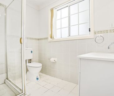 Spacious townhouse in a quiet Penrith complex - Photo 6