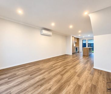 Modern Family Living in South Morang - Photo 1