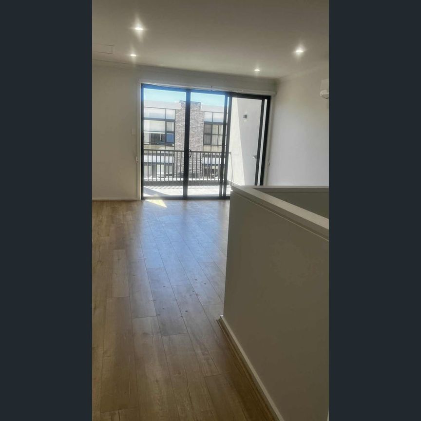 Leasing a 2BR Townhouse in St Clairper Week from Jan 2026 - Photo 1