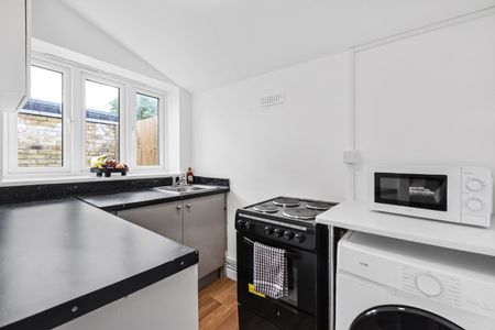 Studio Flat, Carmichael Road, SE25 - Photo 4