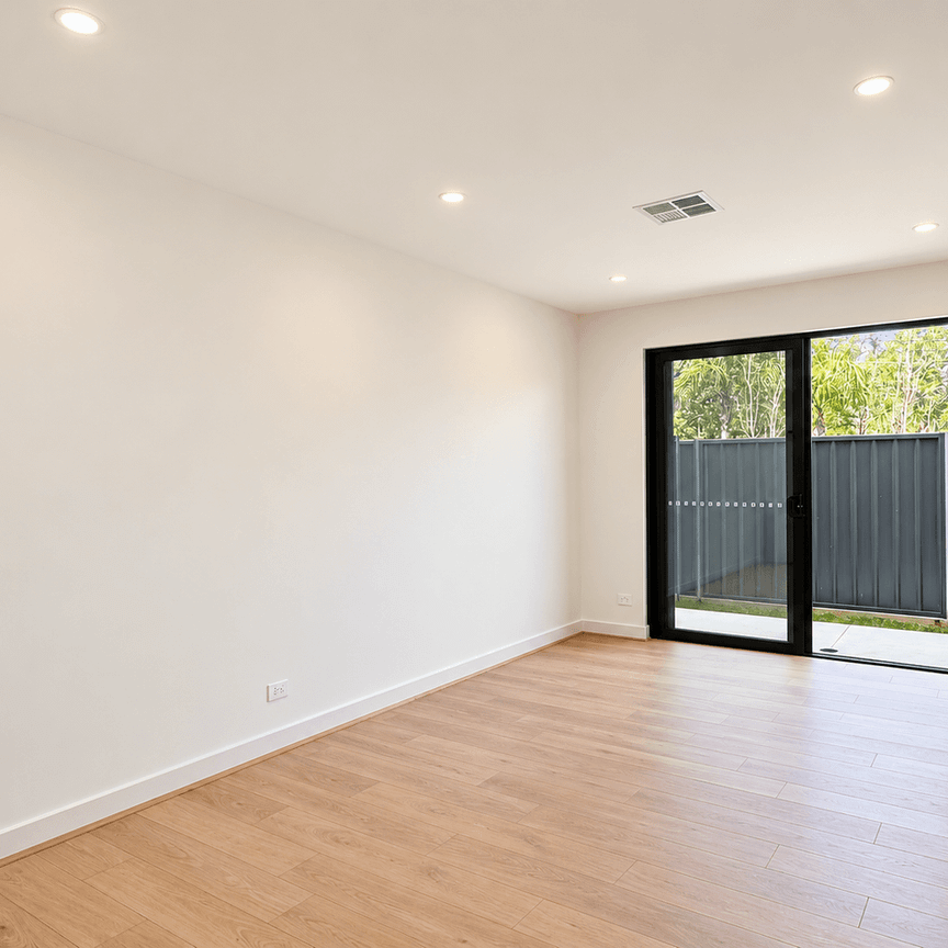 Brand-New Designer Townhouse – 4 Bedrooms, Double Garage & Solar - Photo 1