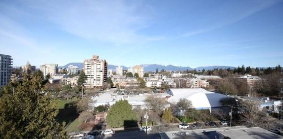 Spacious 3 bed 2 bath w/ balcony, fireplace, MOUNTAIN VIEW! - Photo 2