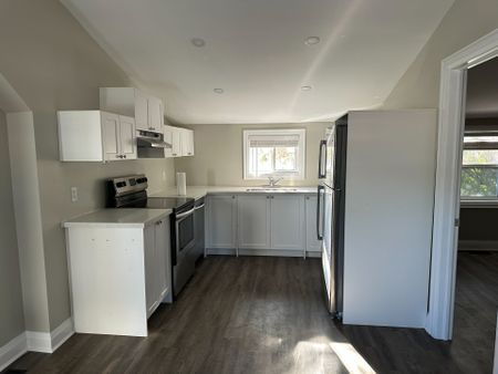 For Lease - 460 Park Road Unit# Upper, Oshawa, Ontario - Photo 5