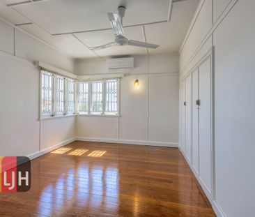 AIR CONDITIONED THREE BEDROOM HOUSE - Photo 2