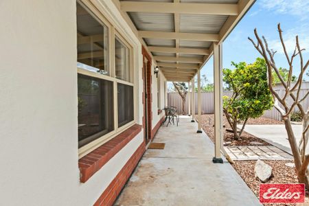 Great Location, Neat and Tidy Home! - Photo 4