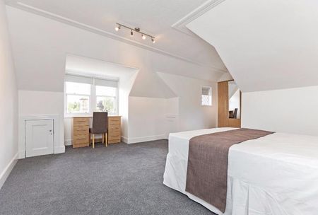 3 bedroom flat to rent - Photo 3