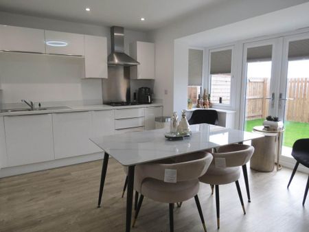 3 bedroom semi-detached house to rent - Photo 5