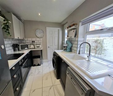 2 bedroom terraced house to rent - Photo 3