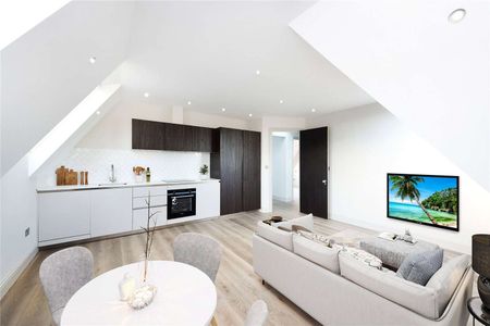 Stunning two bedroom, two bathroom top floor apartment set in a converted detached Ealing development. - Photo 2