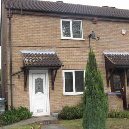 2 bedroom end of terrace house to rent - Photo 3