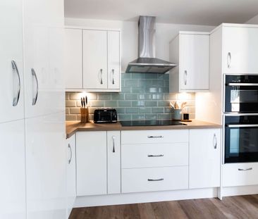 Amazing house share in Frimley for working professionals! - Photo 6