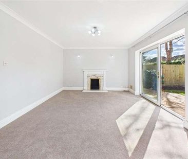 Lashmere, Copthorne, Crawley, West Sussex, RH10 - Photo 1