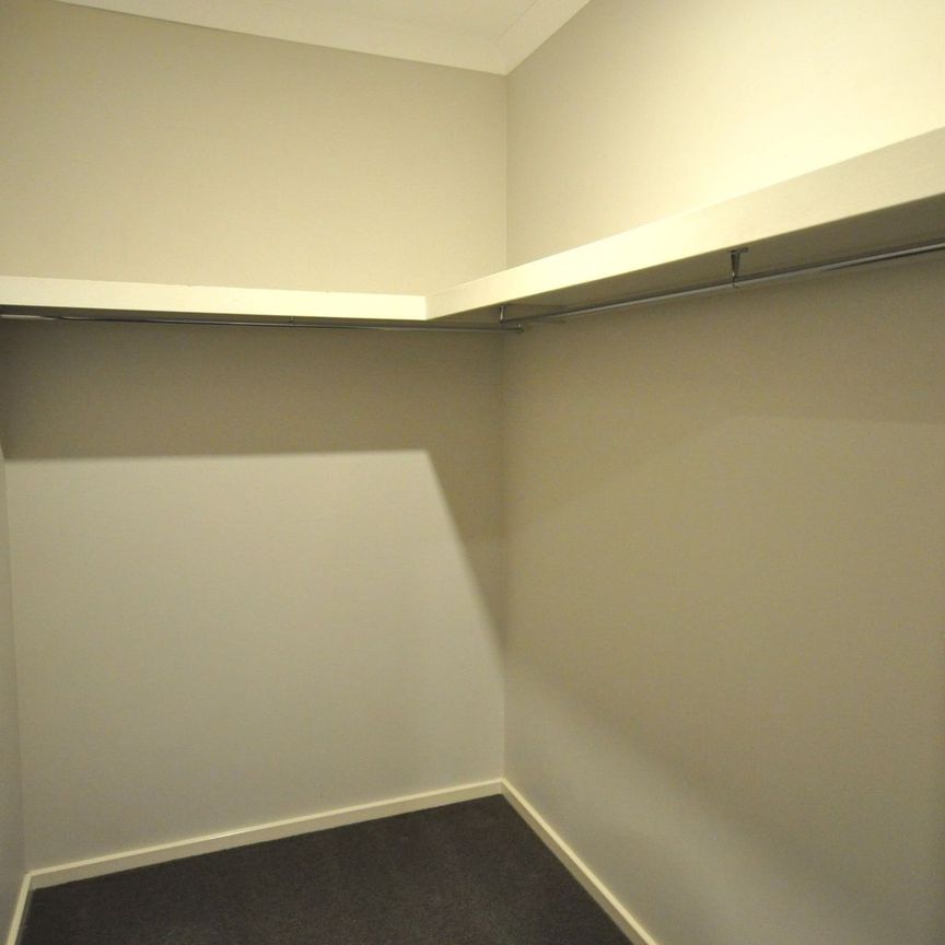 STUNNING 4x2 - Ideal Family Home - Ample Room - Photo 1