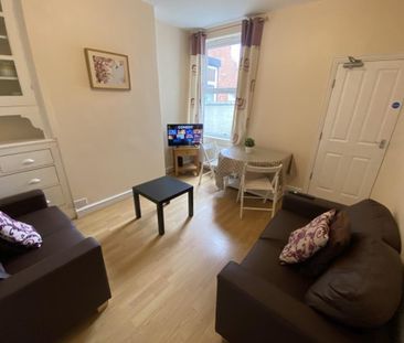 4 bedroom terraced house to rent - Photo 1