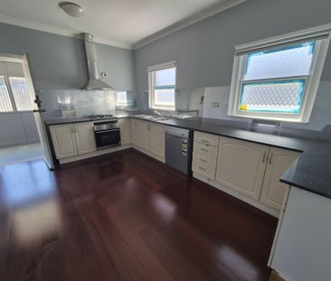 Neat and Tidy 3 Bedroom Home!!! - Photo 4