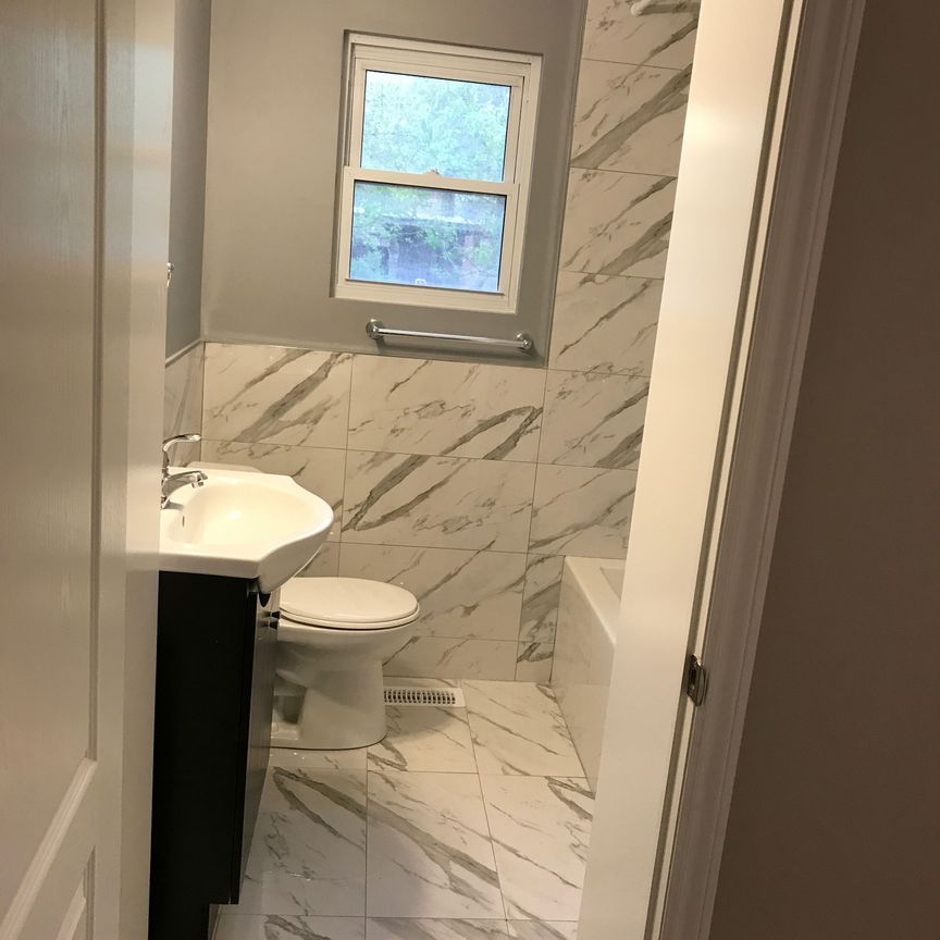 For Lease - 231 Albany Avenue, Toronto, Ontario - Photo 1