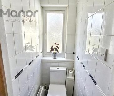 3 bedroom end of terrace house to rent - Photo 3