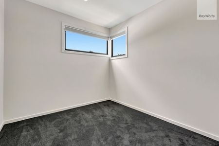 19 Rakia Lane, Fraser Rise VIC 3336 - Townhouse For Rent | Domain - Photo 3