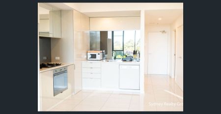 Spacious size 1 bedroom 1 carspace with study in HEART of Zetland - Photo 2