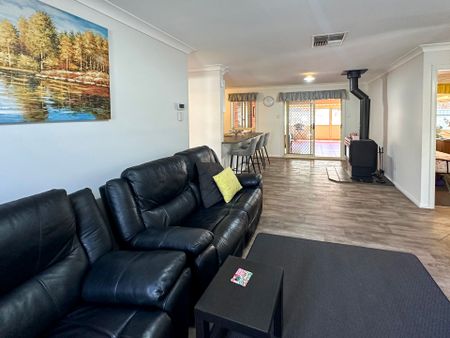 Charming Family Home in Dubbo - Photo 4