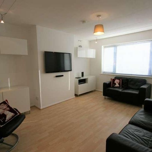 Monks Road, Windsor, SL4 - Photo 1