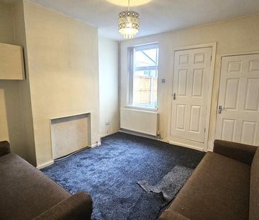 3 bedroom terraced house to rent - Photo 2
