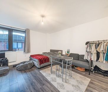 Catteshall Lane, Godalming, Surrey, GU7 - Photo 2