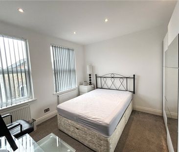 Hummer Road, Egham, Surrey, TW20 9BW - Photo 2