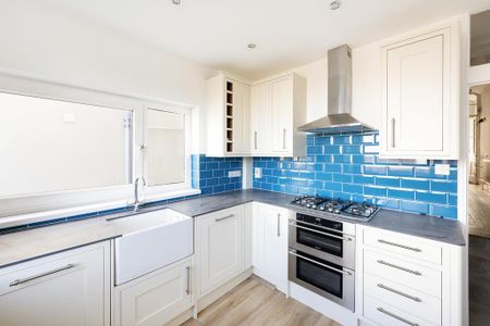 4 bedroom semi-detached house to rent - Photo 3