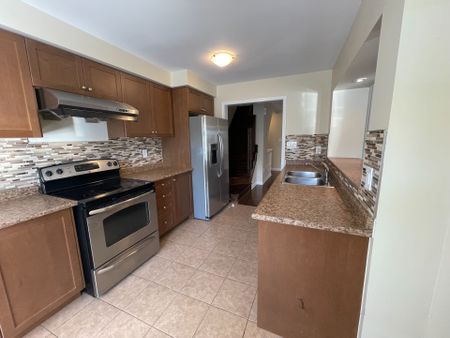 For Lease - 272 wetenhall landing Lane, Milton, Ontario - Photo 4