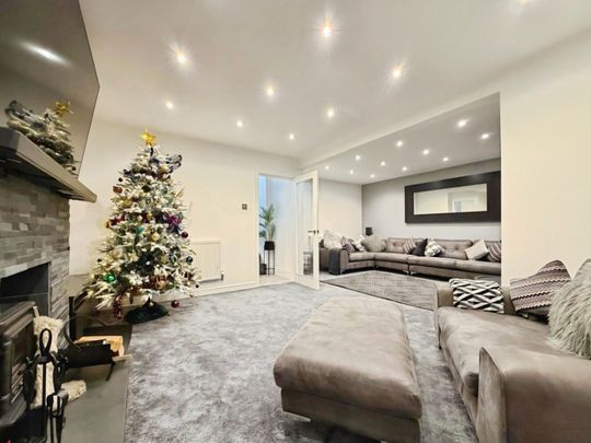 4 bedroom House To Let - Photo 1