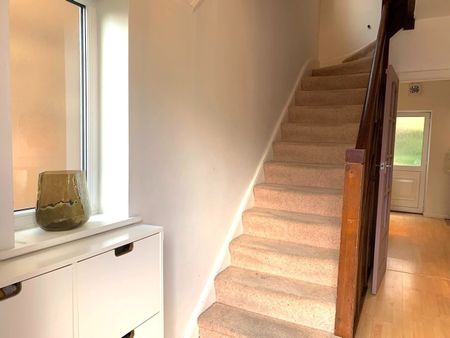 3 Bed Semi-Detached House, Dagnall Park, SE25 - Photo 3