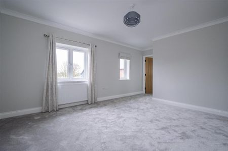 4 bedroom end of terrace house to rent - Photo 3