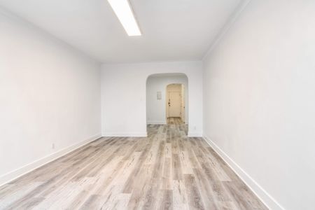 4855 Queen Mary Road - Spacious 3-Bedroom Apartment - Photo 3