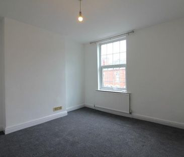 3 bedroom end of terrace house to rent - Photo 4