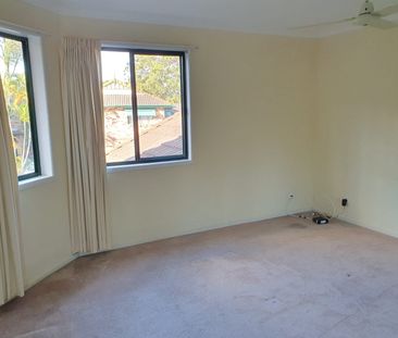 3 Bedroom, 2.5 Bathroom Townhouse in Helensvale - Photo 5