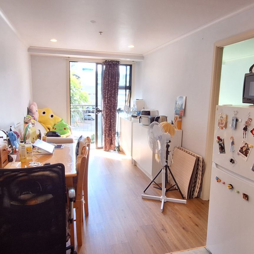 Apartment in Queen St - Photo 1